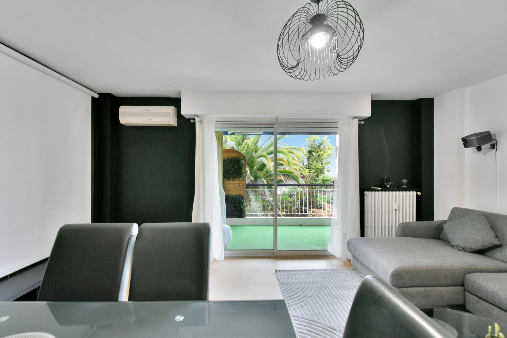Le Sun Valley - Videoprojecteur Et Terrasse Zen Cannes Luaran gambar