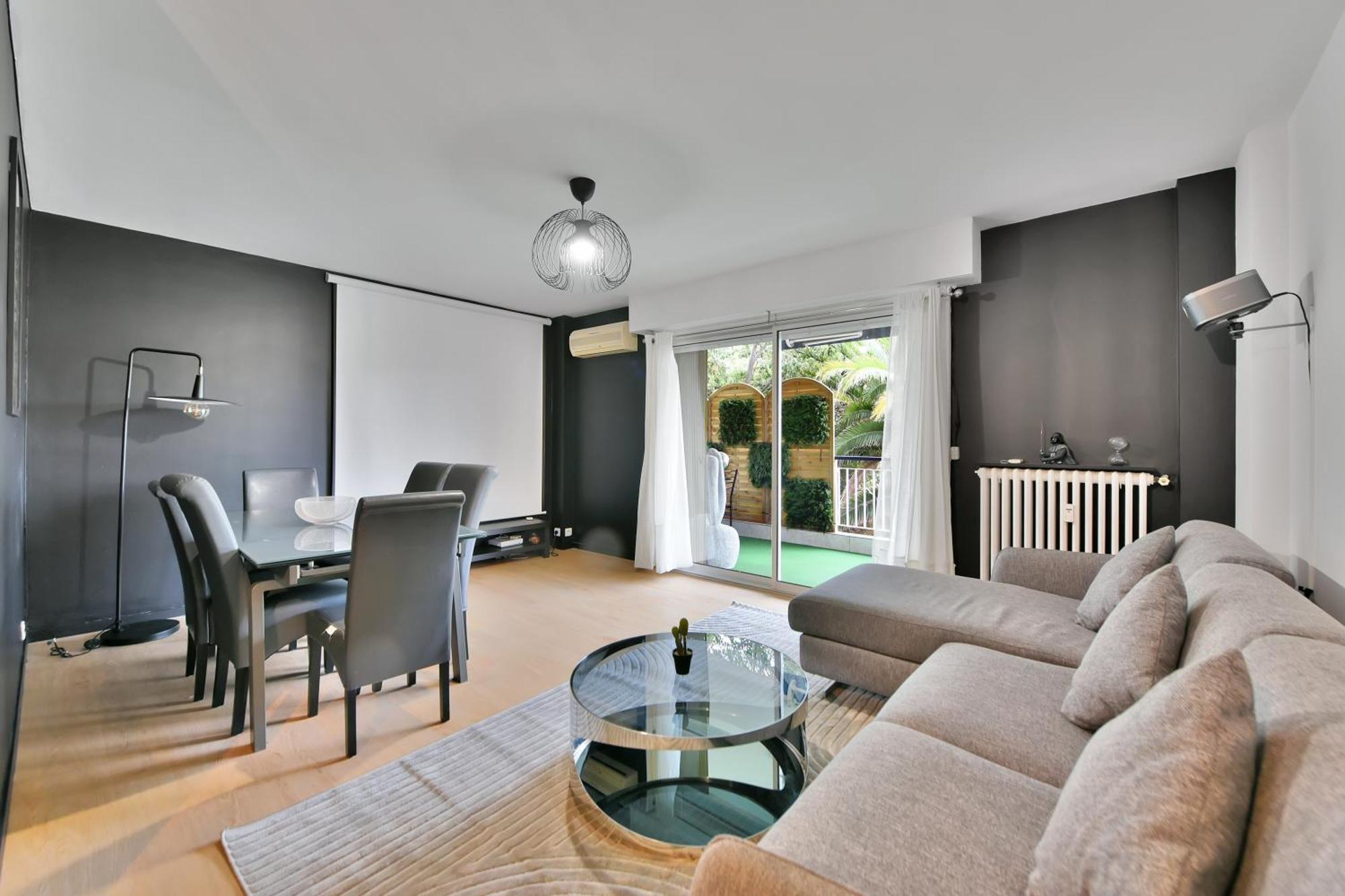 Le Sun Valley - Videoprojecteur Et Terrasse Zen Cannes Luaran gambar